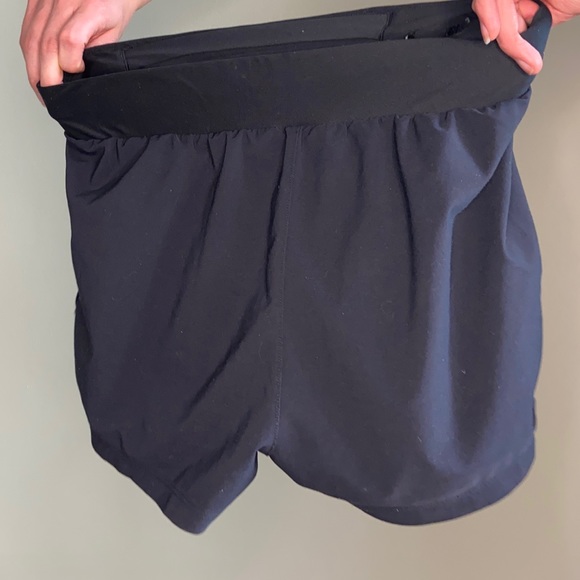 Under Armour 2-in-1 workout shorts - Picture 3 of 6